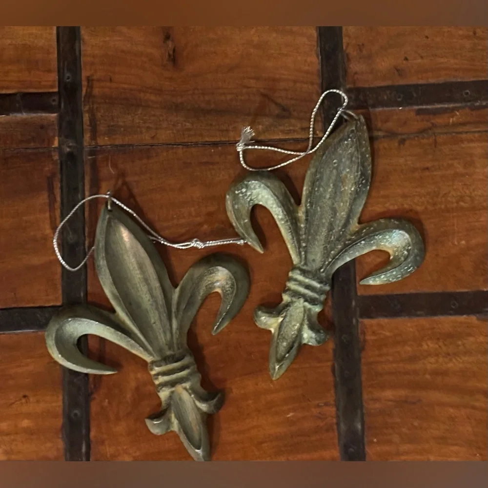 Elegant Fleur-de-Lis Ornaments or Wall Decor (Set Of Two)